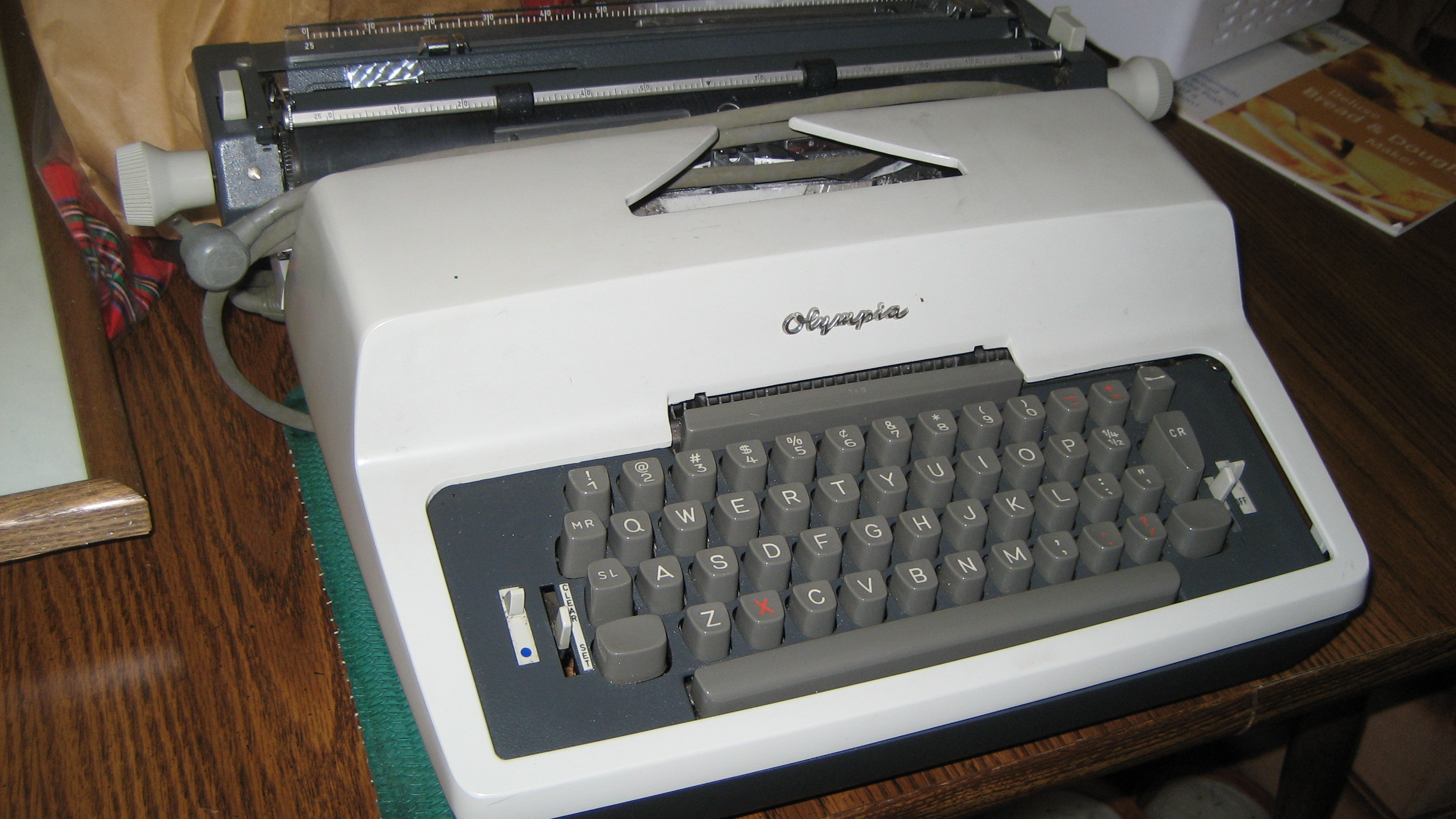 Olympia typewriter (electric) \"DeLuxe\" model