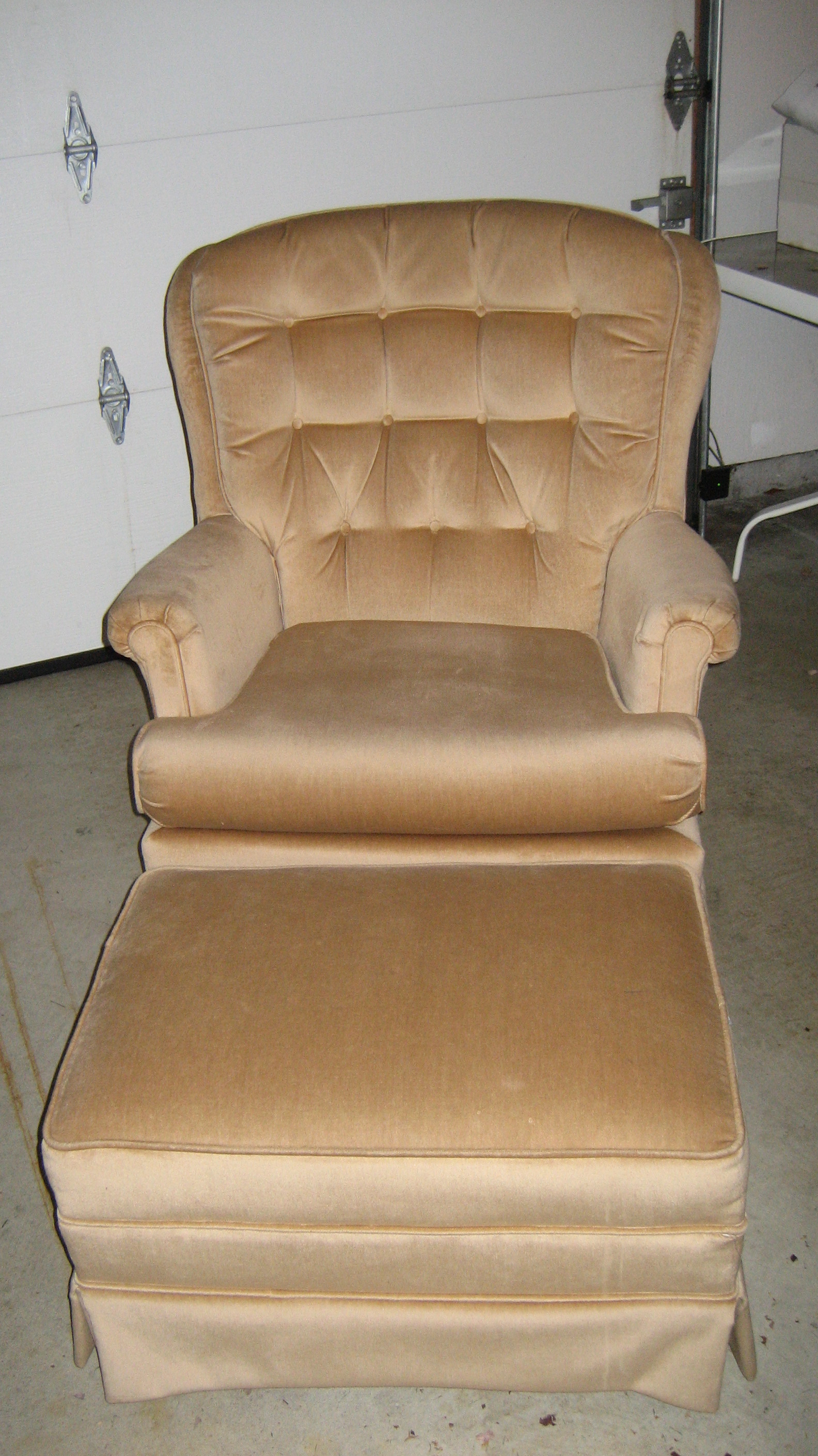 Swivel rocker chair w/ matching ottoman