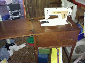 sewing machine w/ cabinet