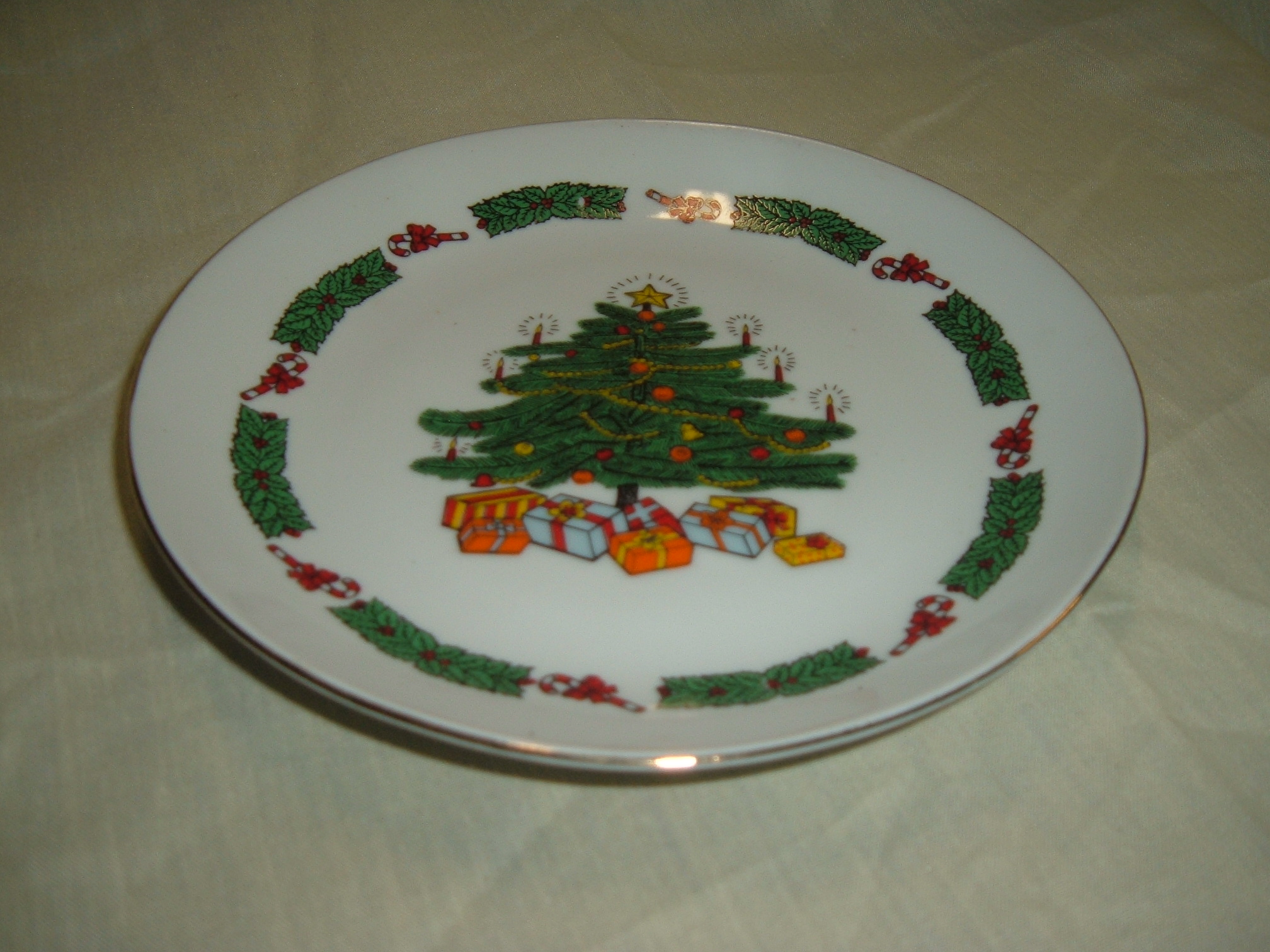 White Christmas Tree Display Plate