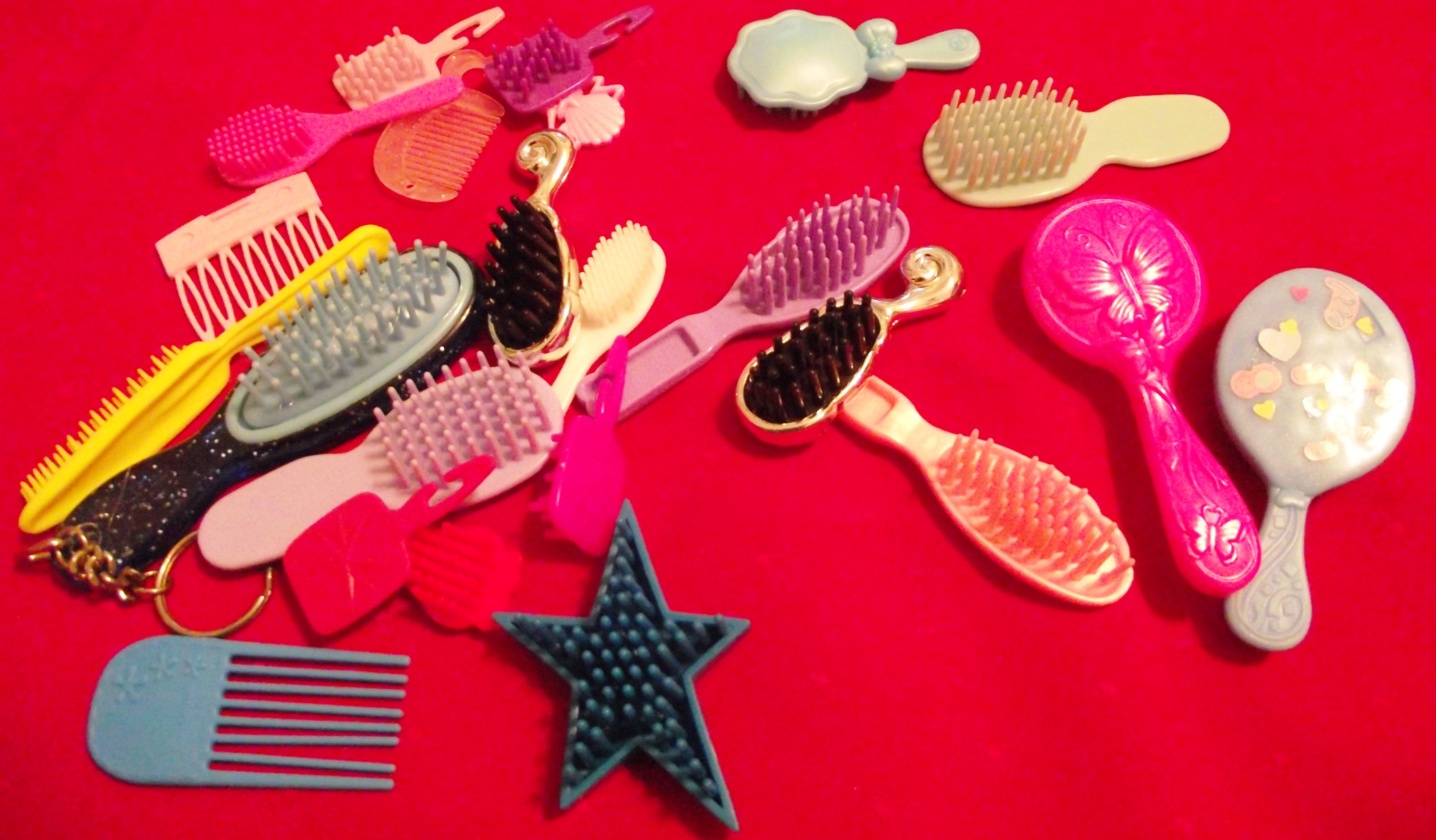 Lot: Assorted Barbie/Doll Combs & Brushes