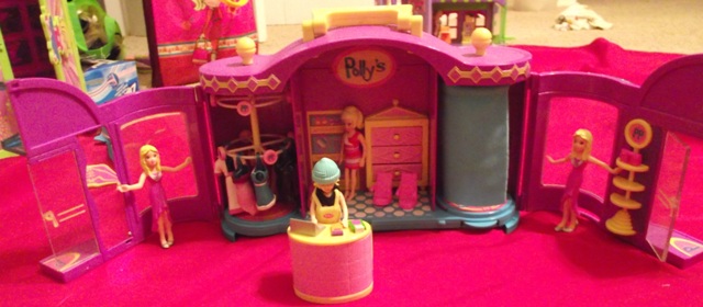 Polly Pocket Clothing Boutique w/4 Polly Pocket Dolls