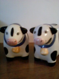 cow salt and pepper shakers