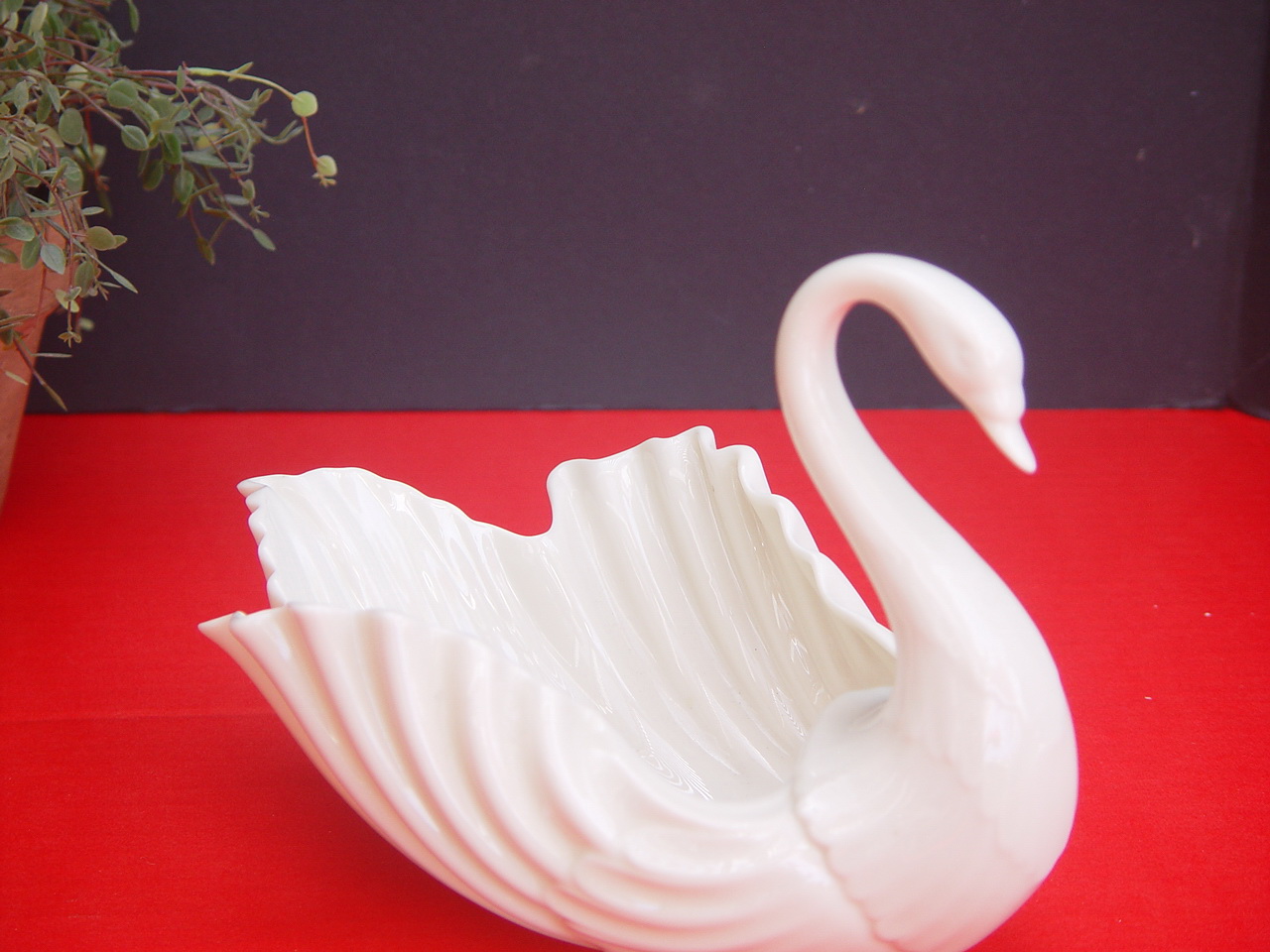 8\" Lenox Retro Swan, Cream Color,,perfect condition