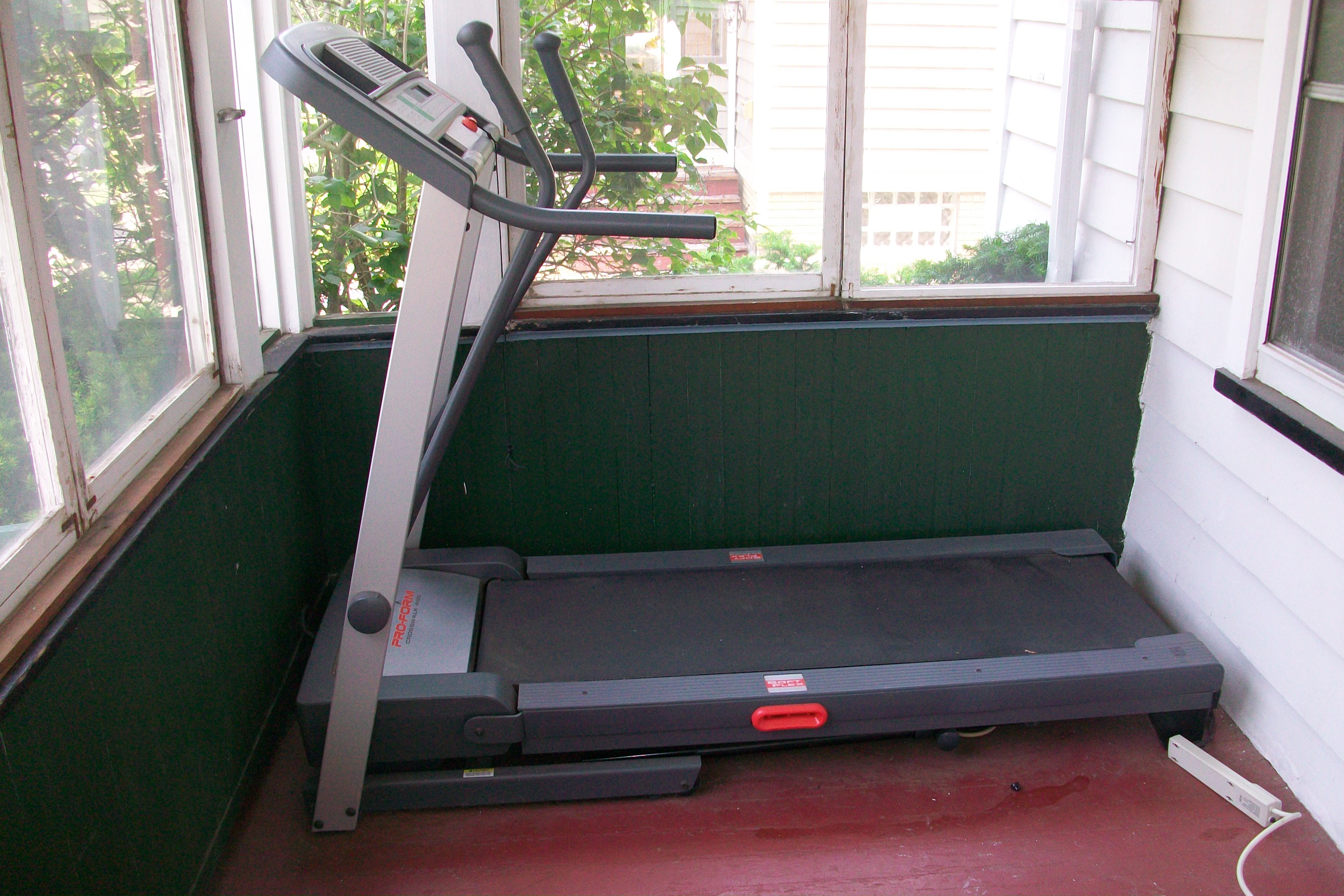 pro-form-crosswalk-480-treadmill-in-sampson-s-garage-sale-rochester-ny