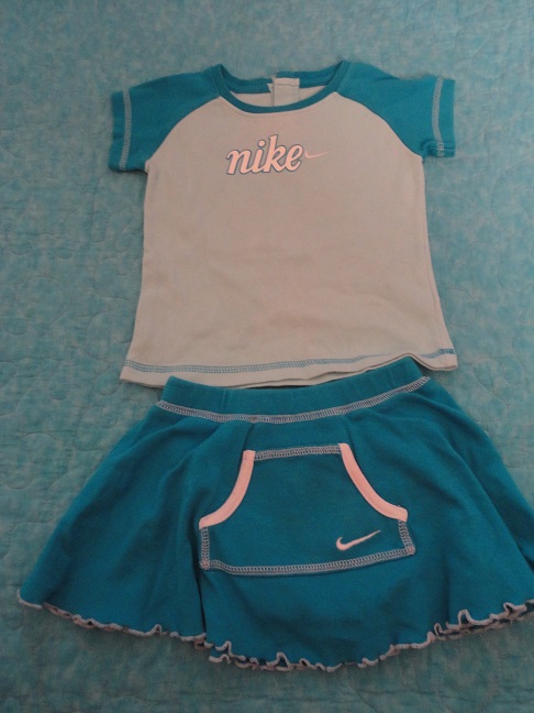 Nike Cute Girls 2 pc Blue/Whita Cheer Leading Outfit.