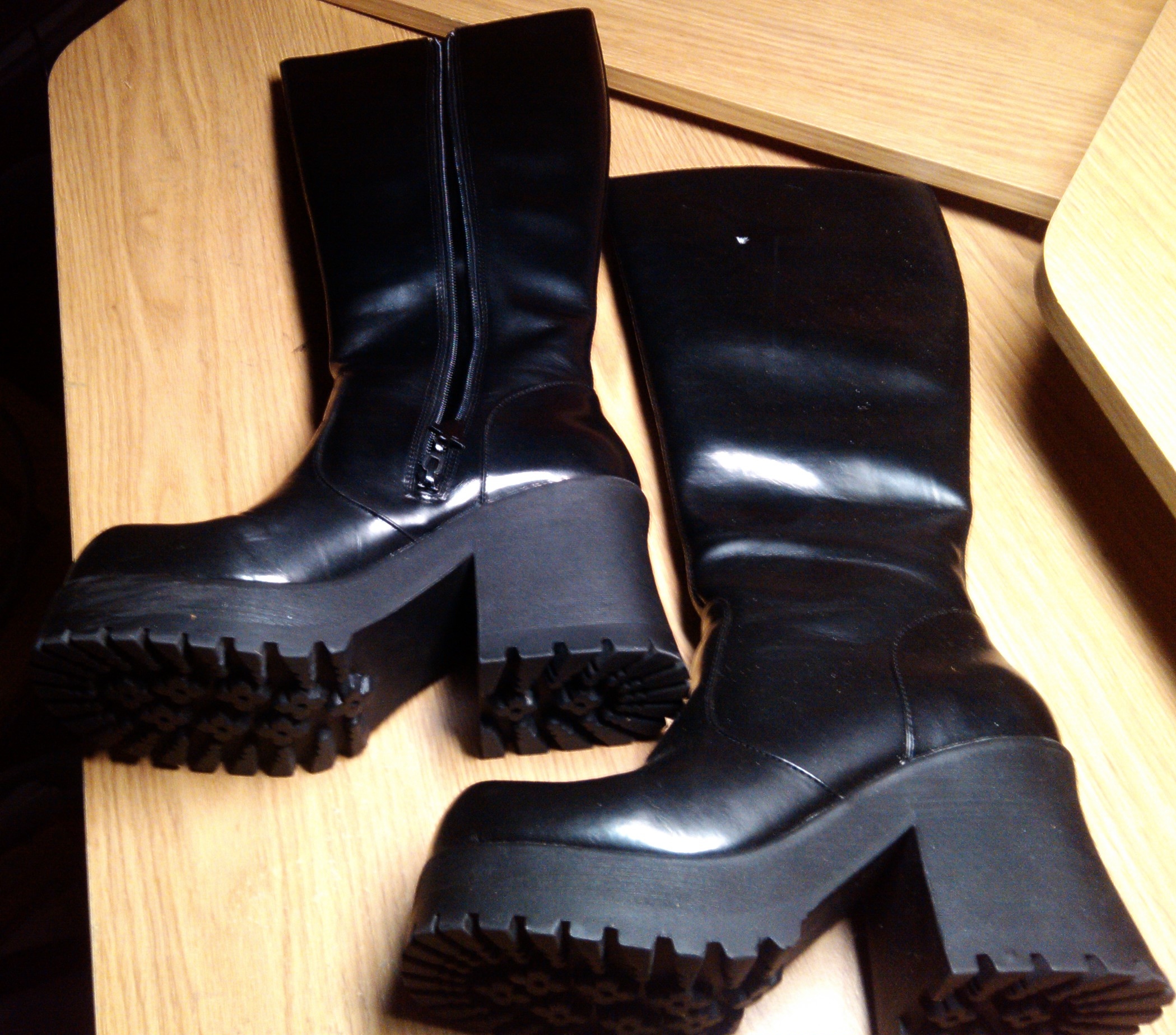 Size 7 Ladies Boots - Brand New