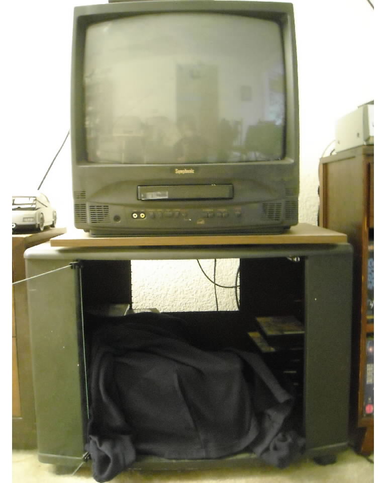 Symphonic 20\" Color TV/VCR Combo-Local buyers only please.