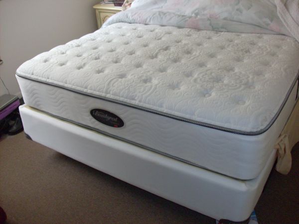 simmons maplewood queen mattress and box springs