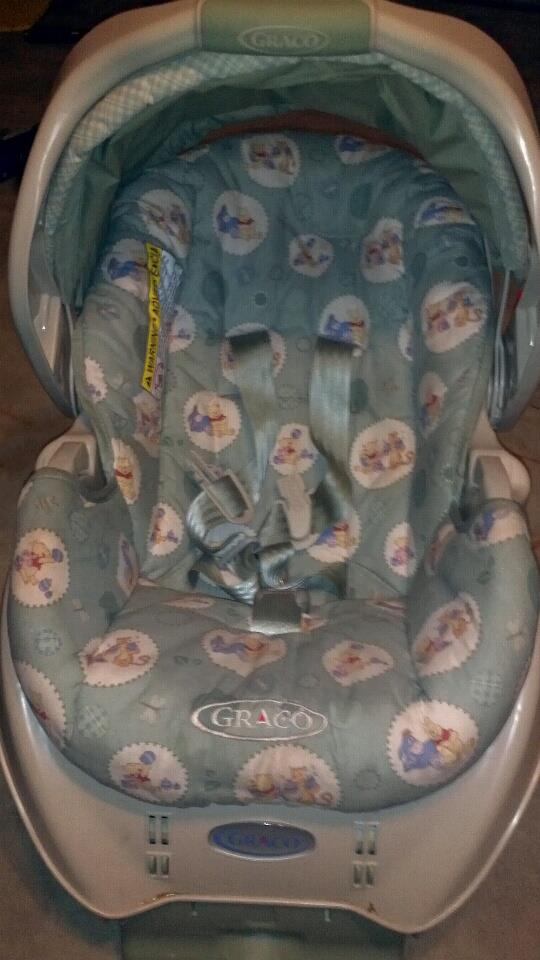 Graco infant carseat and base
