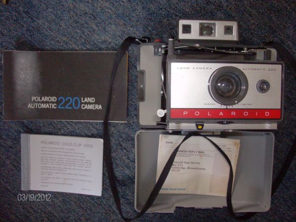Polaroid 220 Automatic Land Camera (VINTAGE)