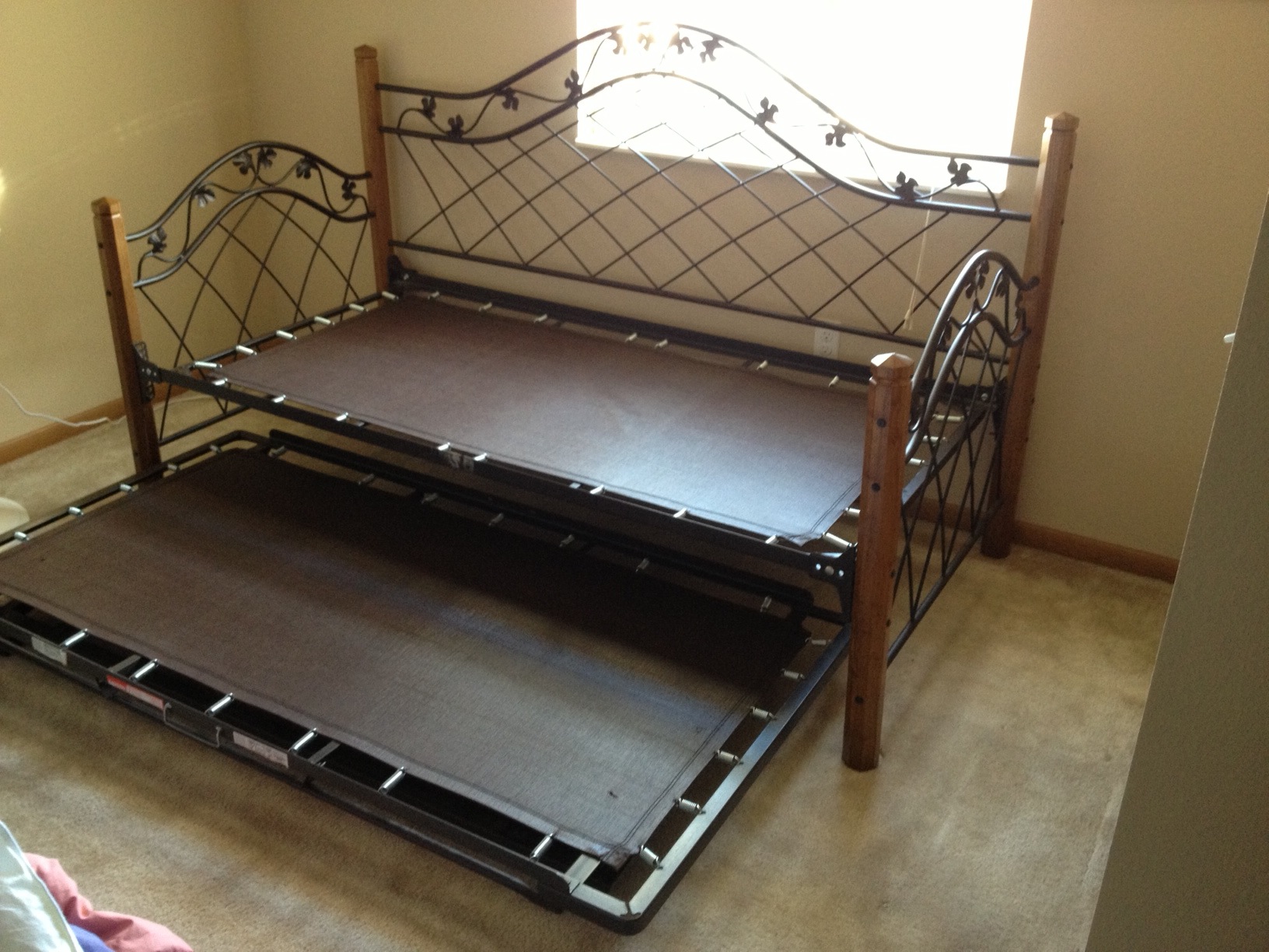 Day Bed + Roll Away Bed (trundle)