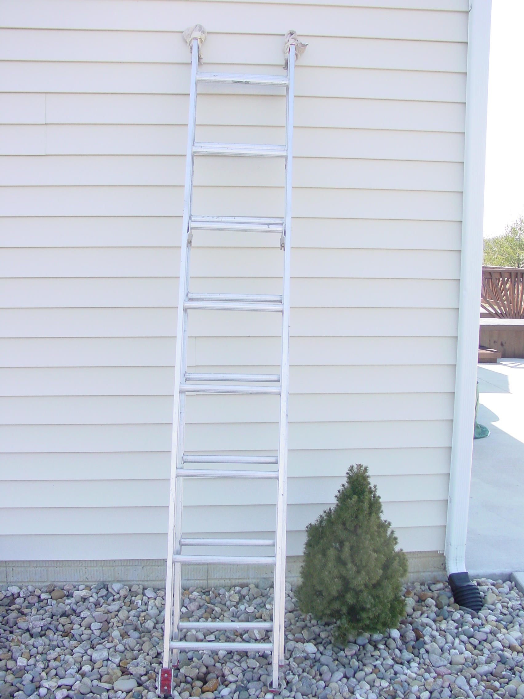 16 foot aluminum extension ladder. Type III