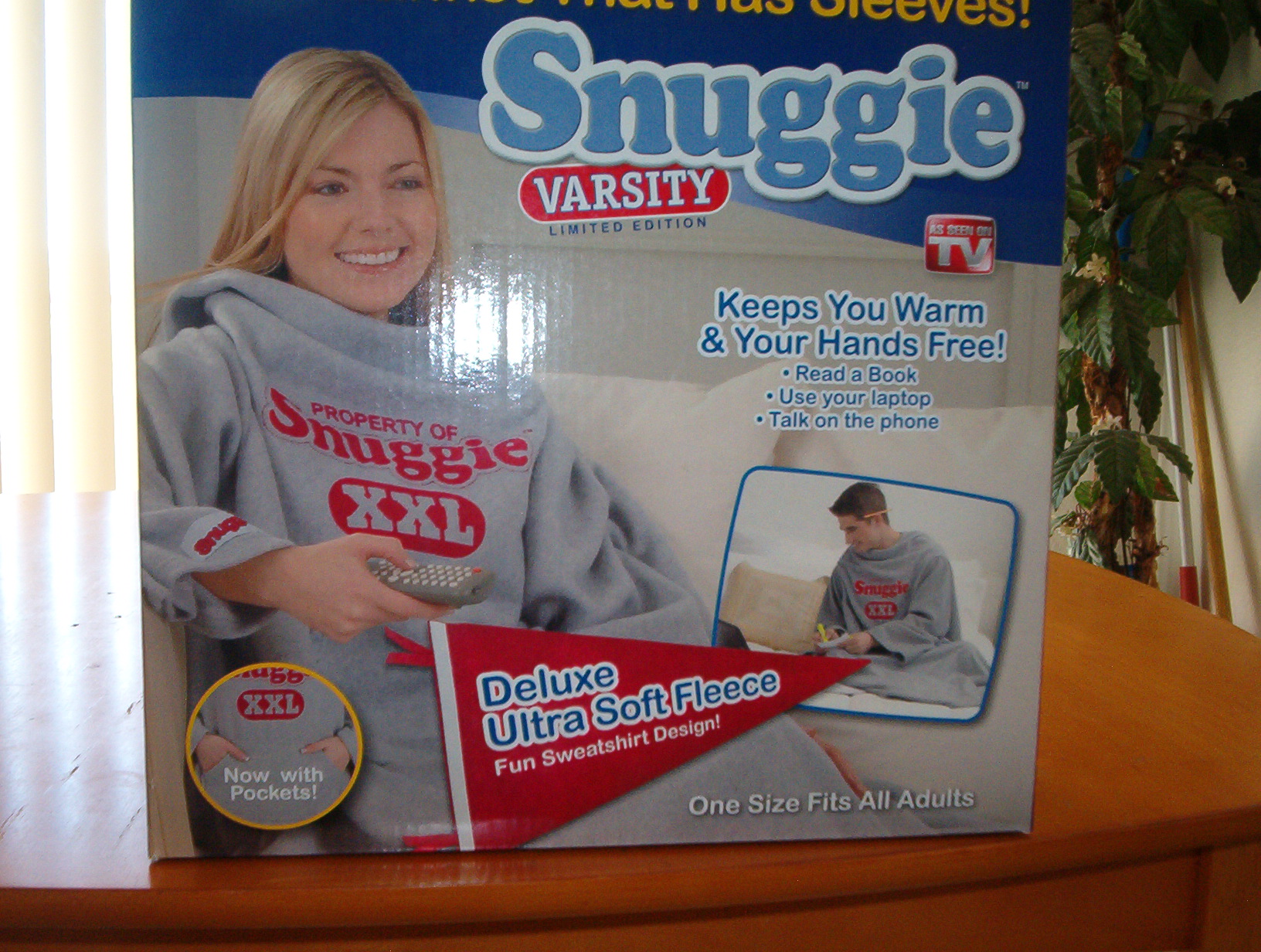 Snuggie Varsity Limited Edition