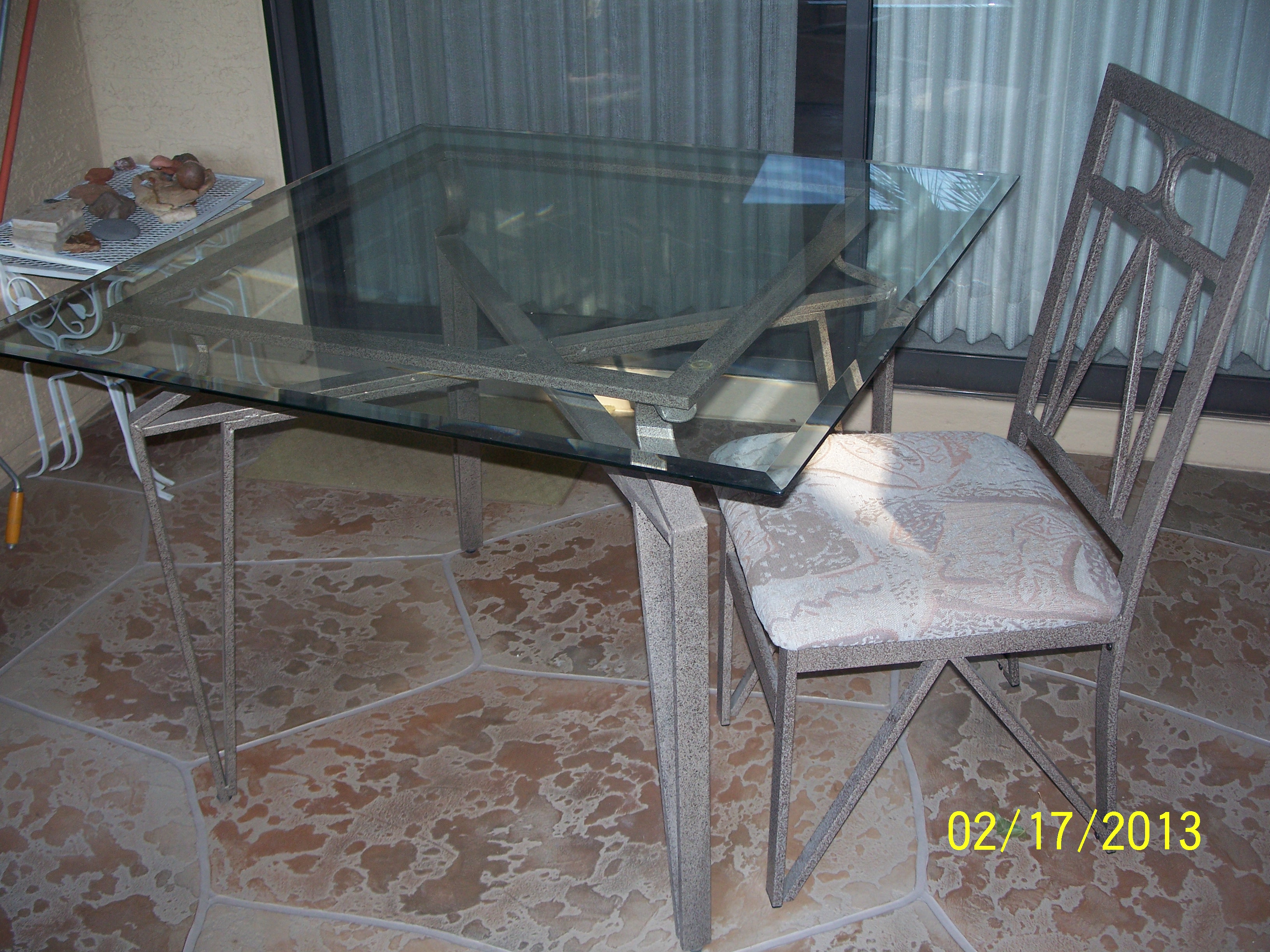 Glass top kitchen table w/4 chairs