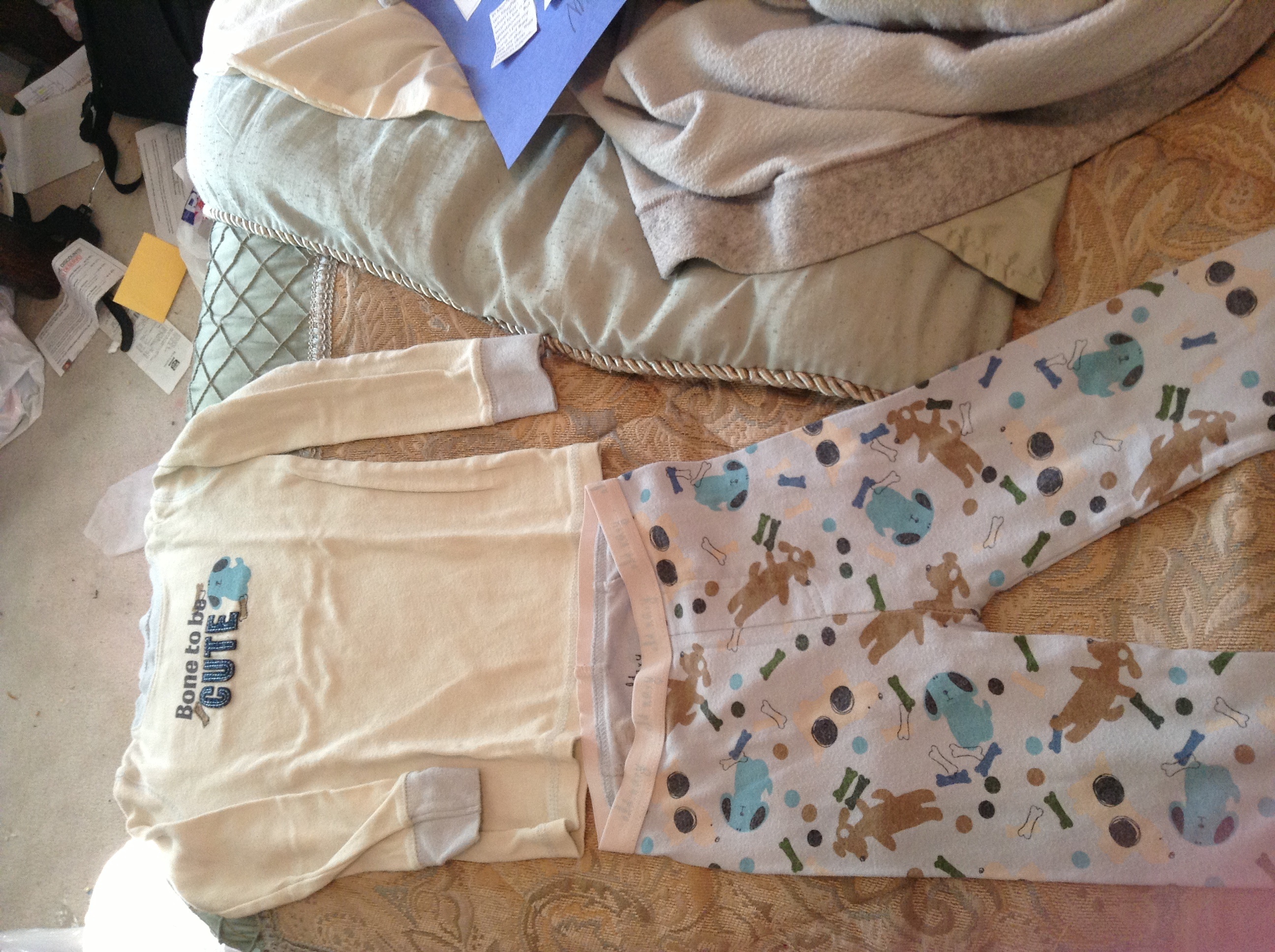 Size 5T Old Navy long sleeve pajamas