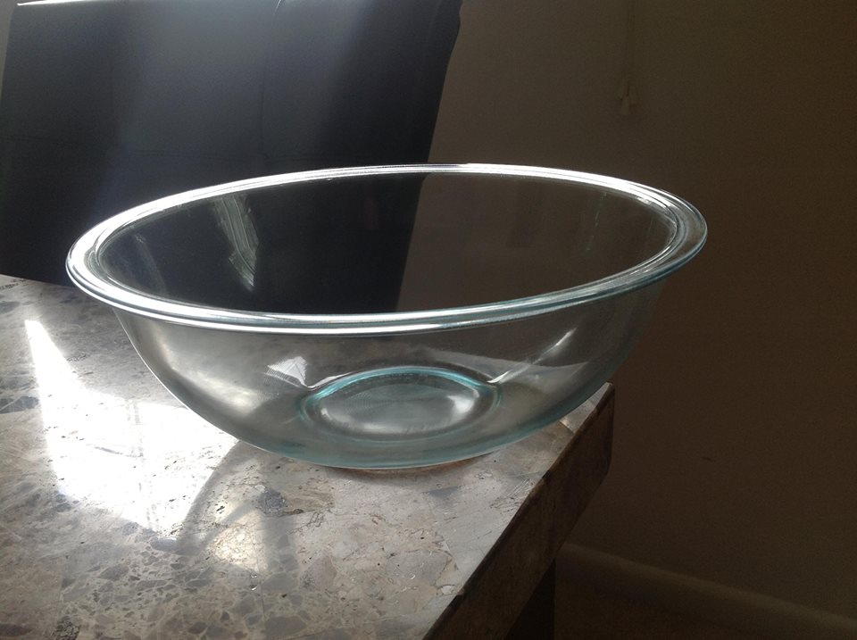 4 qt Pyrex glass bowl