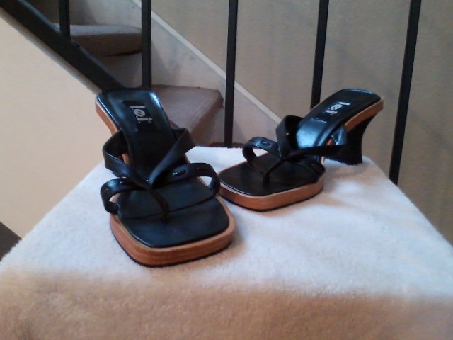 women l.e.i sandals  91/2 black brown trim