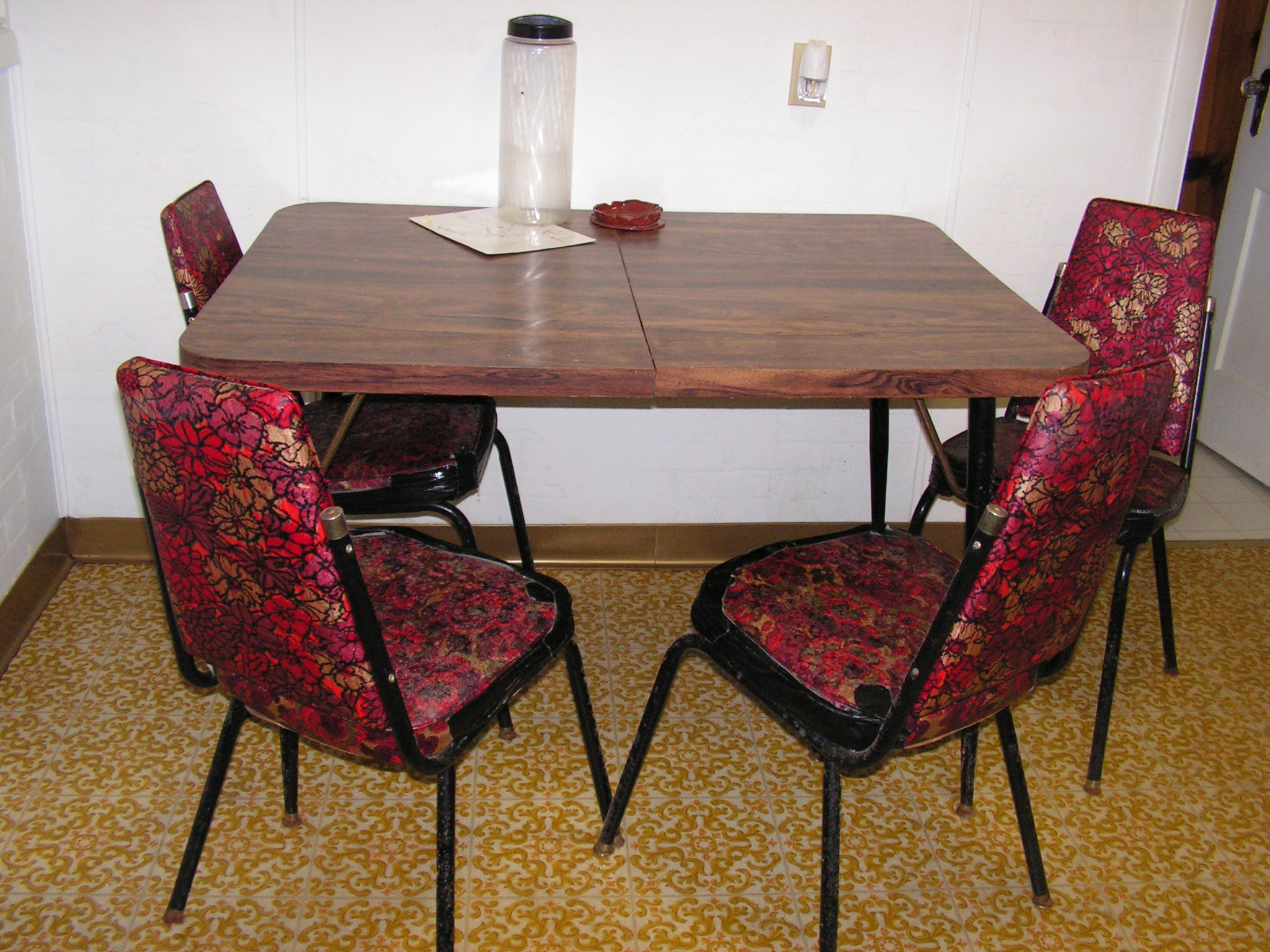 !Today only!  Kitchen Table & Chairs