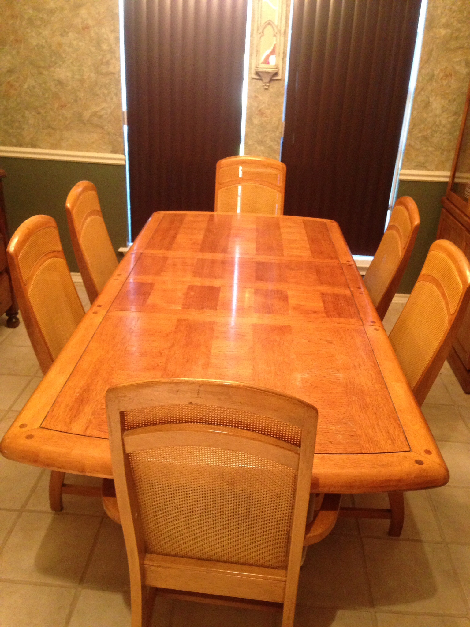 Dining table with 2 leafs, 6 chairs and a china hutch
