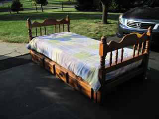 Solid alderwood twin bed with four drawers underneath w/mattress