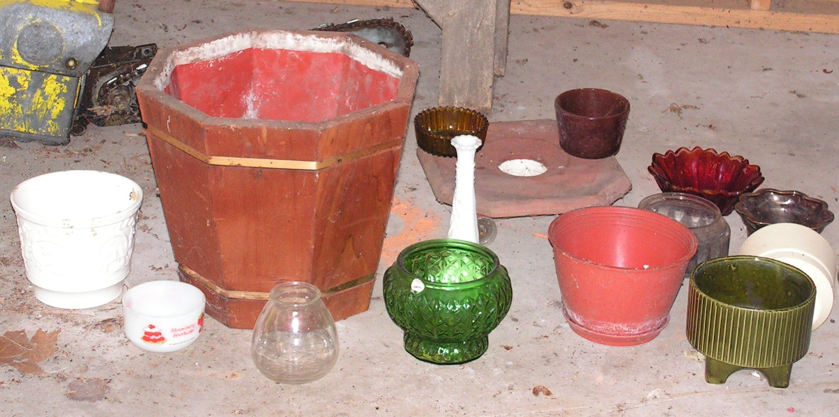 Various planters, pots, misc