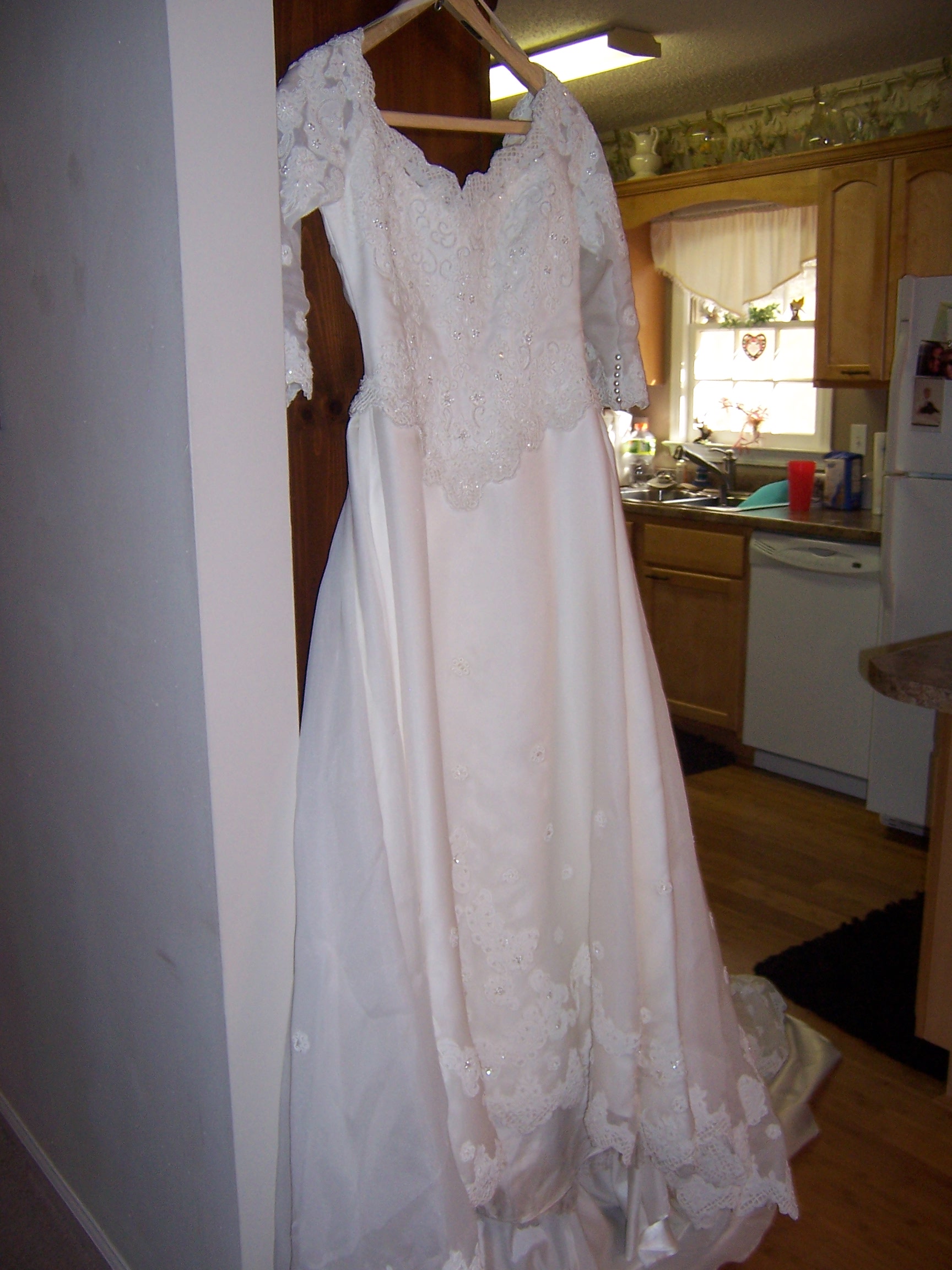 Bonnie Wedding Dress W/ Detatchable Traine