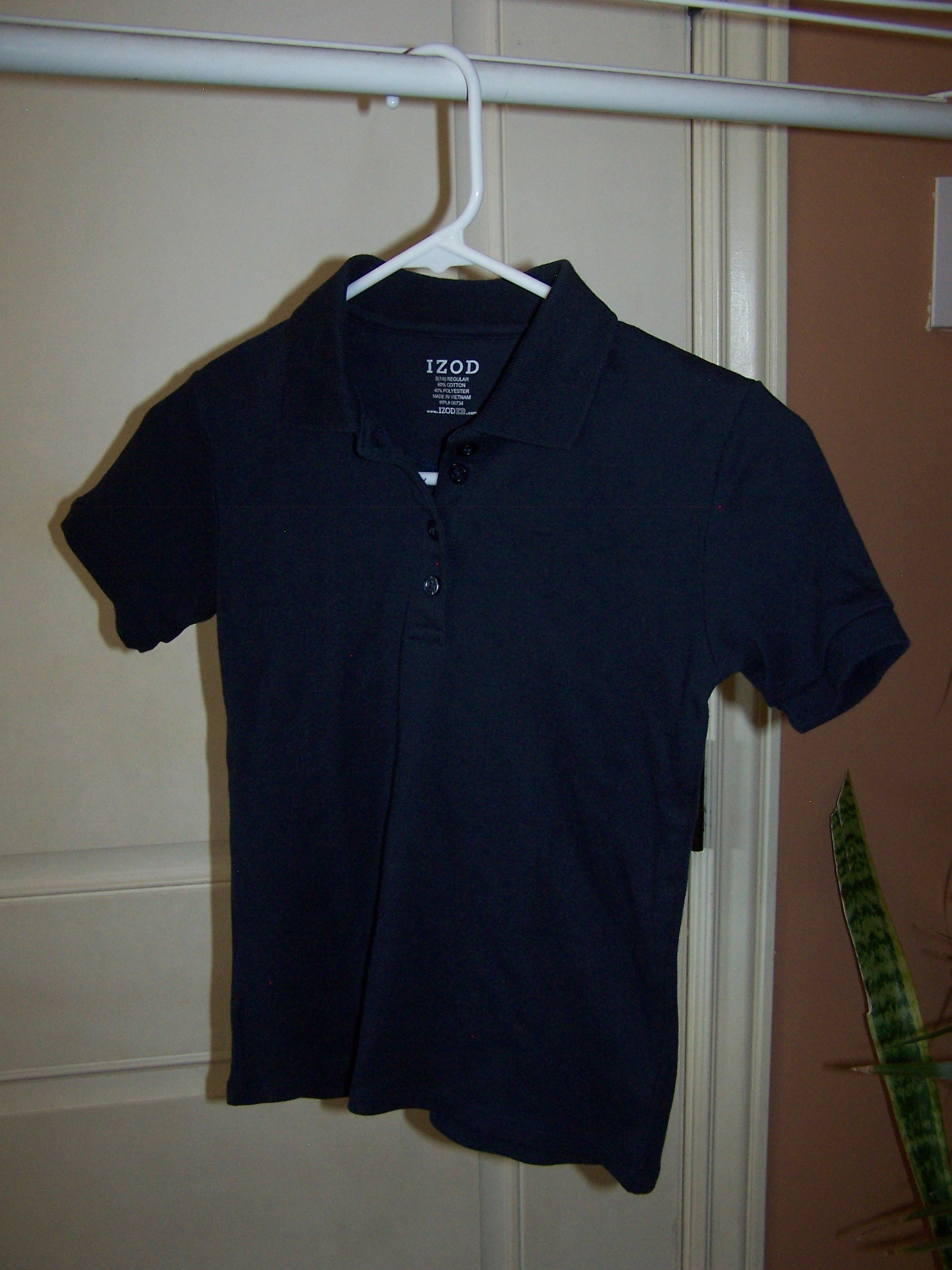 Girls IZOD short sleeve shirt. Navy blue. Uniform quality. Size S
