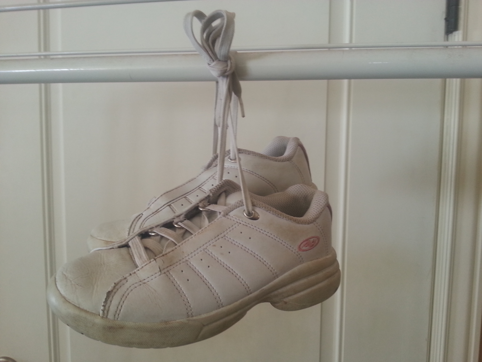 Girls white leather tennis shoes size 13