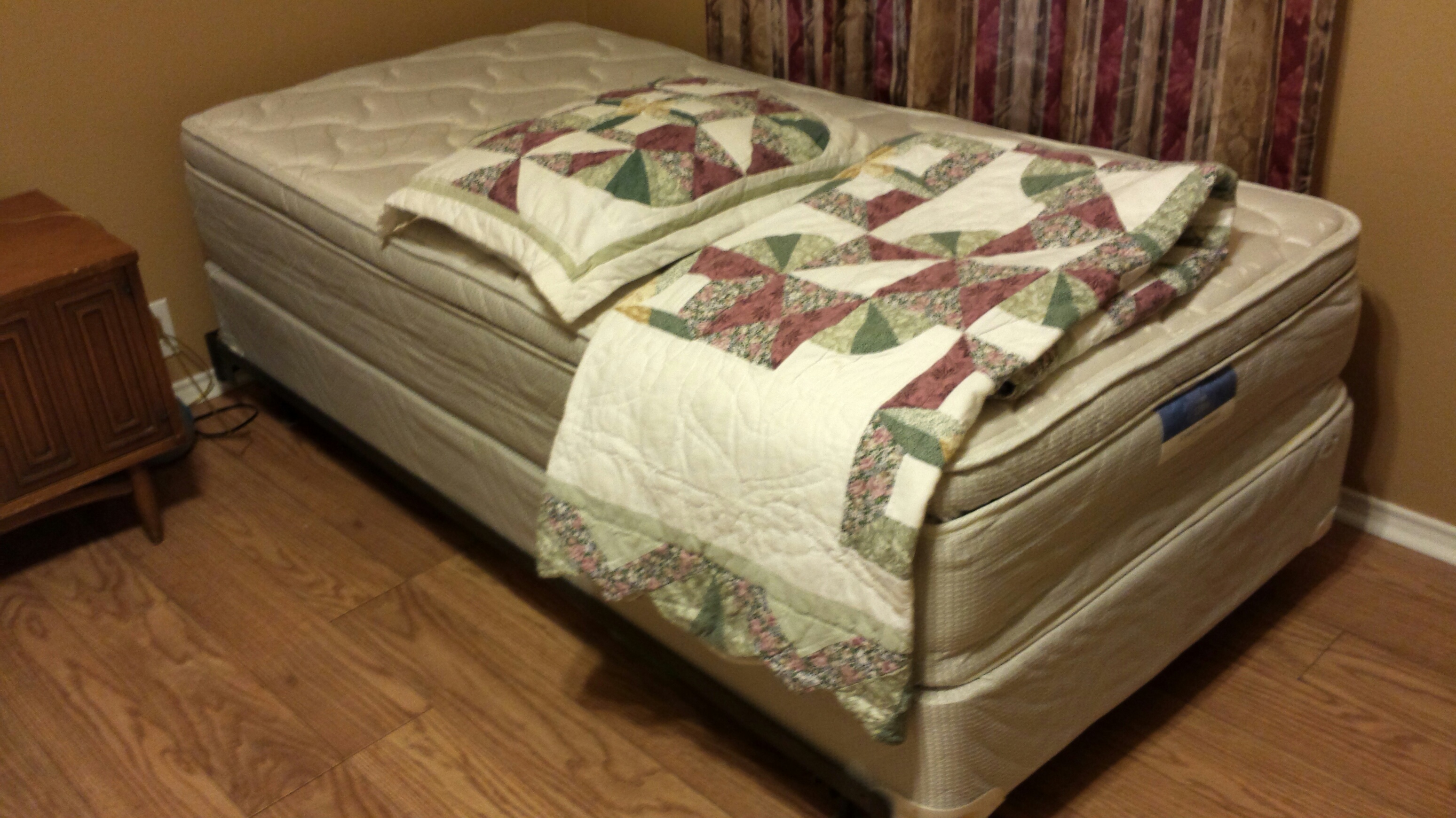 Twin Bed Set Pillow Top - Like New