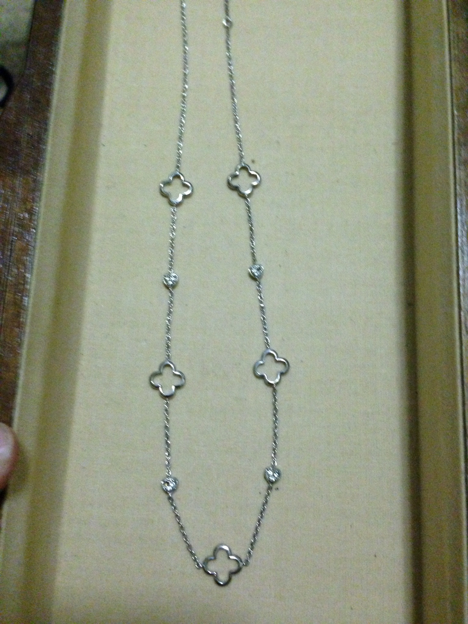 Clover like necklace