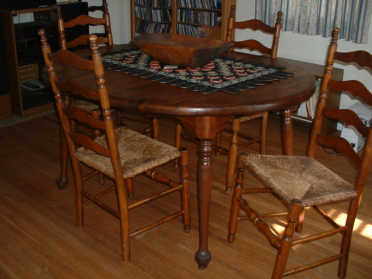 REDUCED - TABLE & 6 CHAIRS