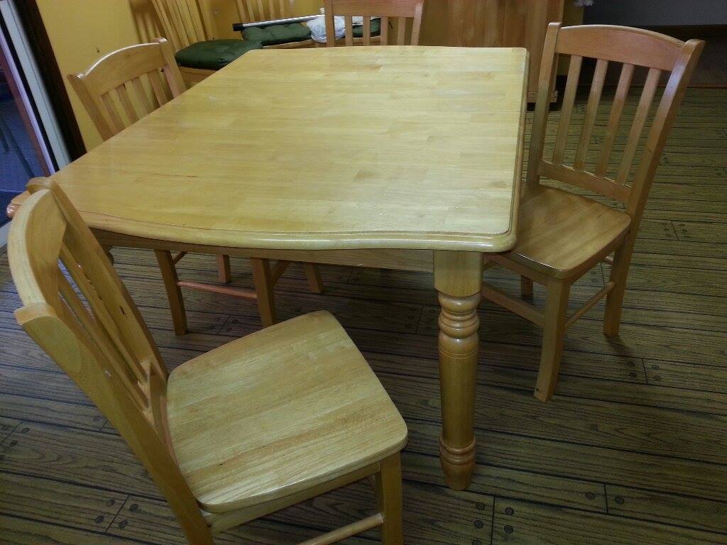 Kitchen Table and 8 chairs (and an expansion leaf)