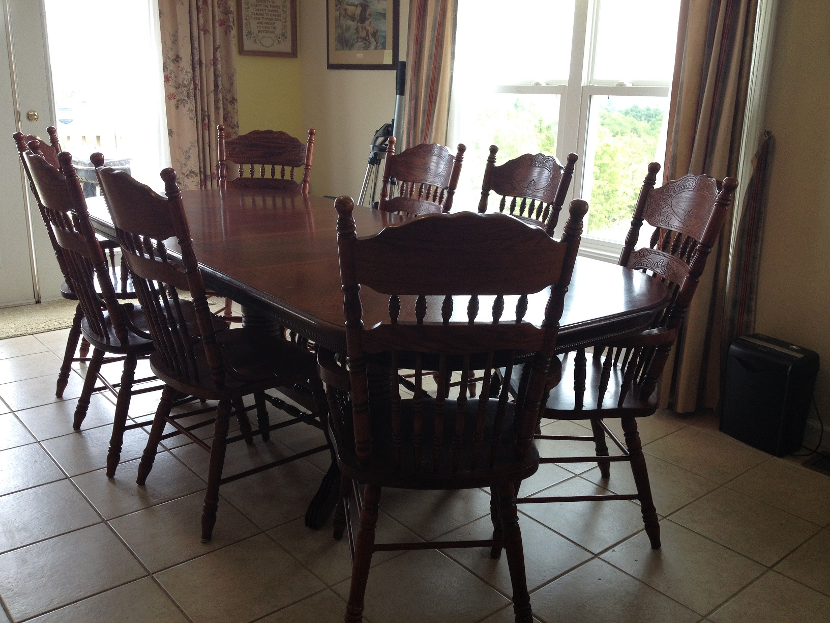 Solid (red maple) wood table & 4 armchair & 4 all matching chairs