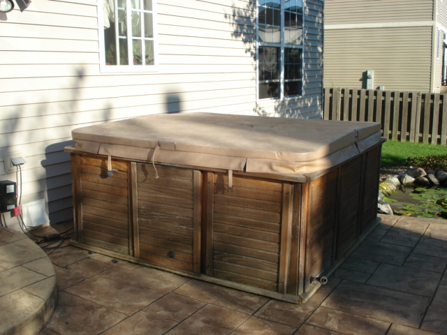 HOT TUB WITH COVER