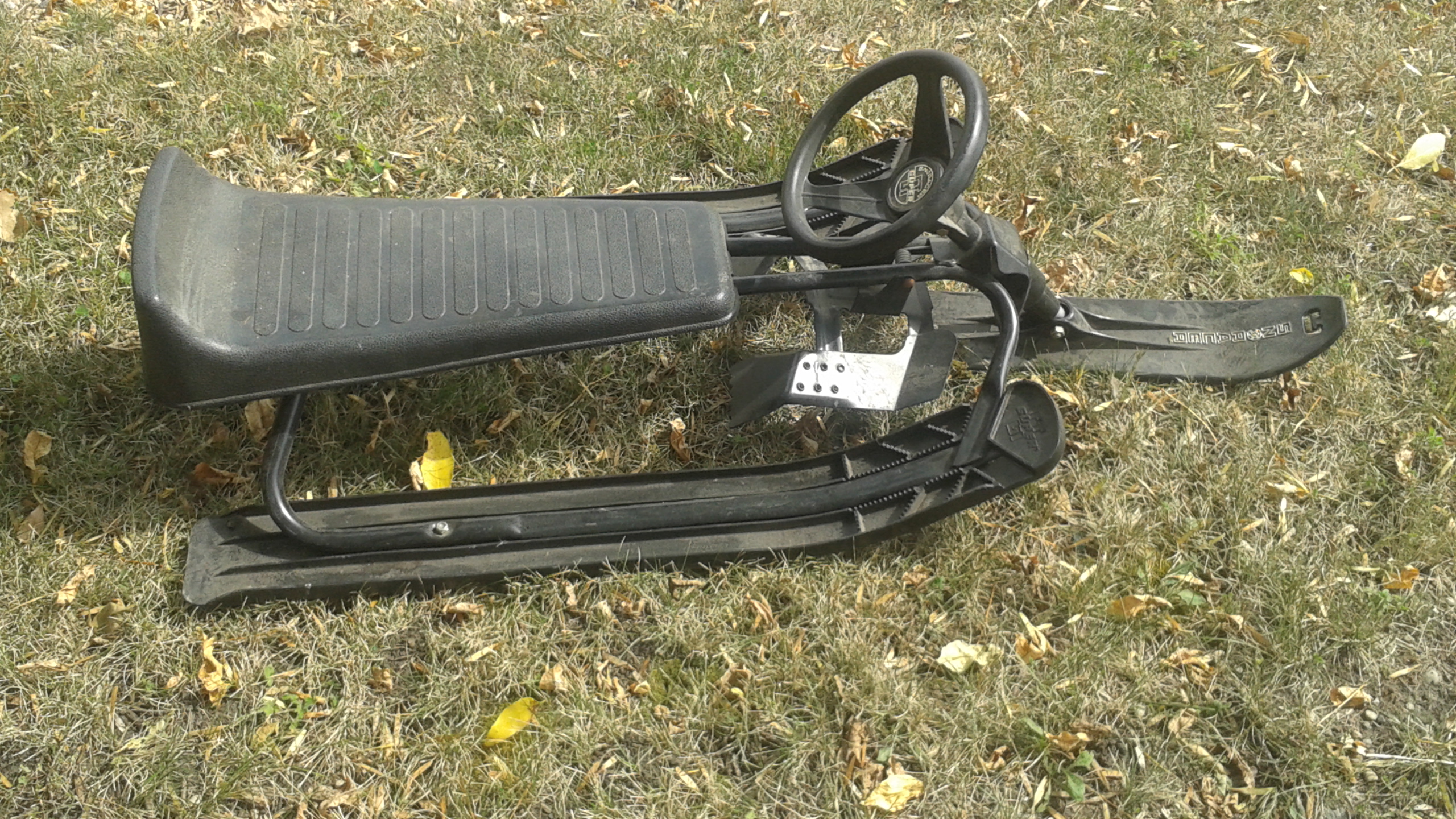 plastic sled w/brakes