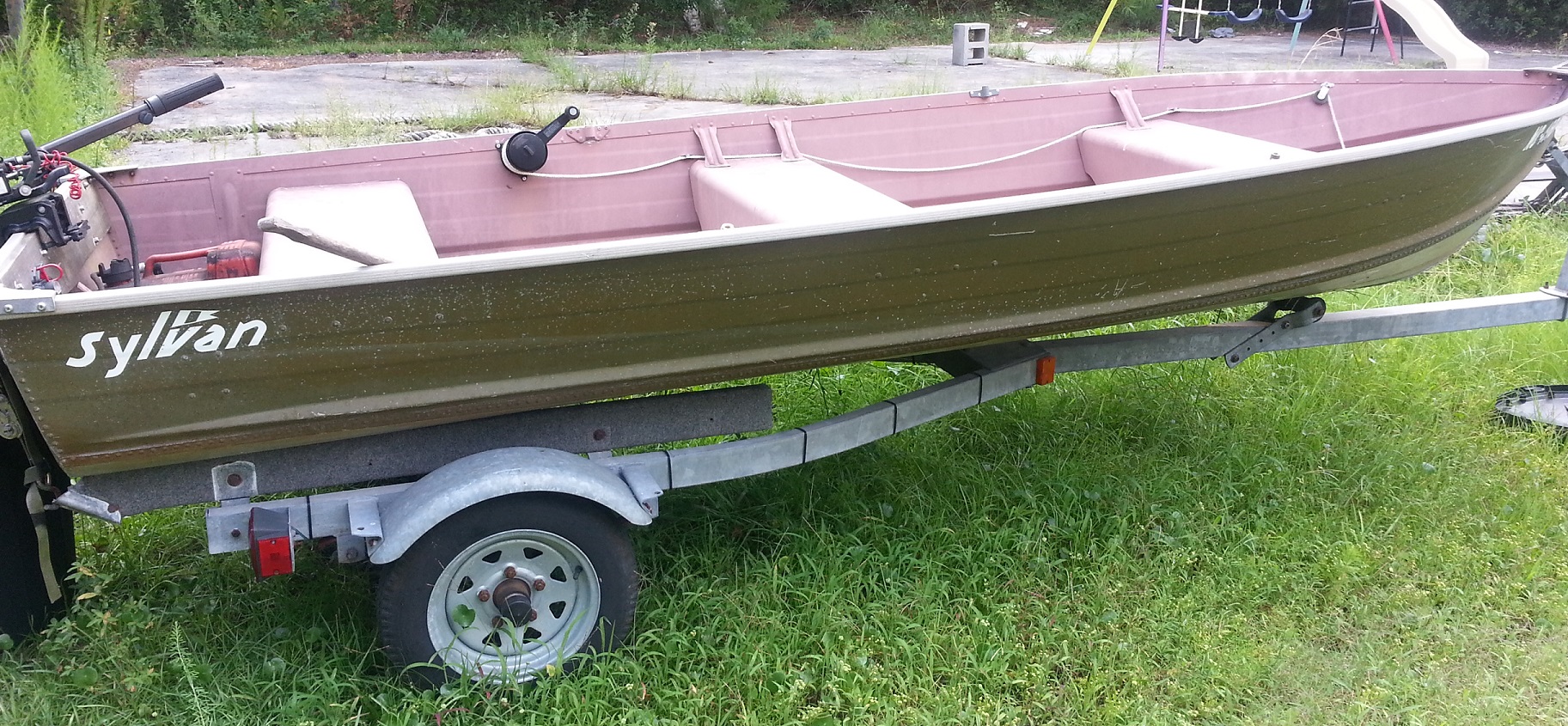 14 ft Sylvan boat w\\ trailer.