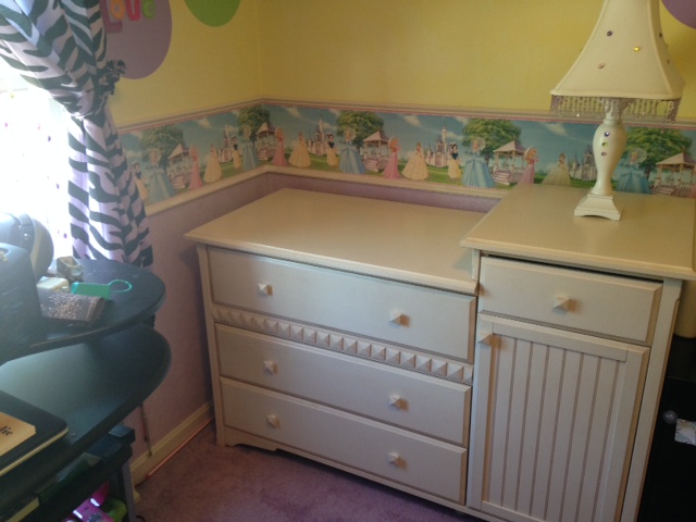 Girls Twin Sleigh Bed and Dresser