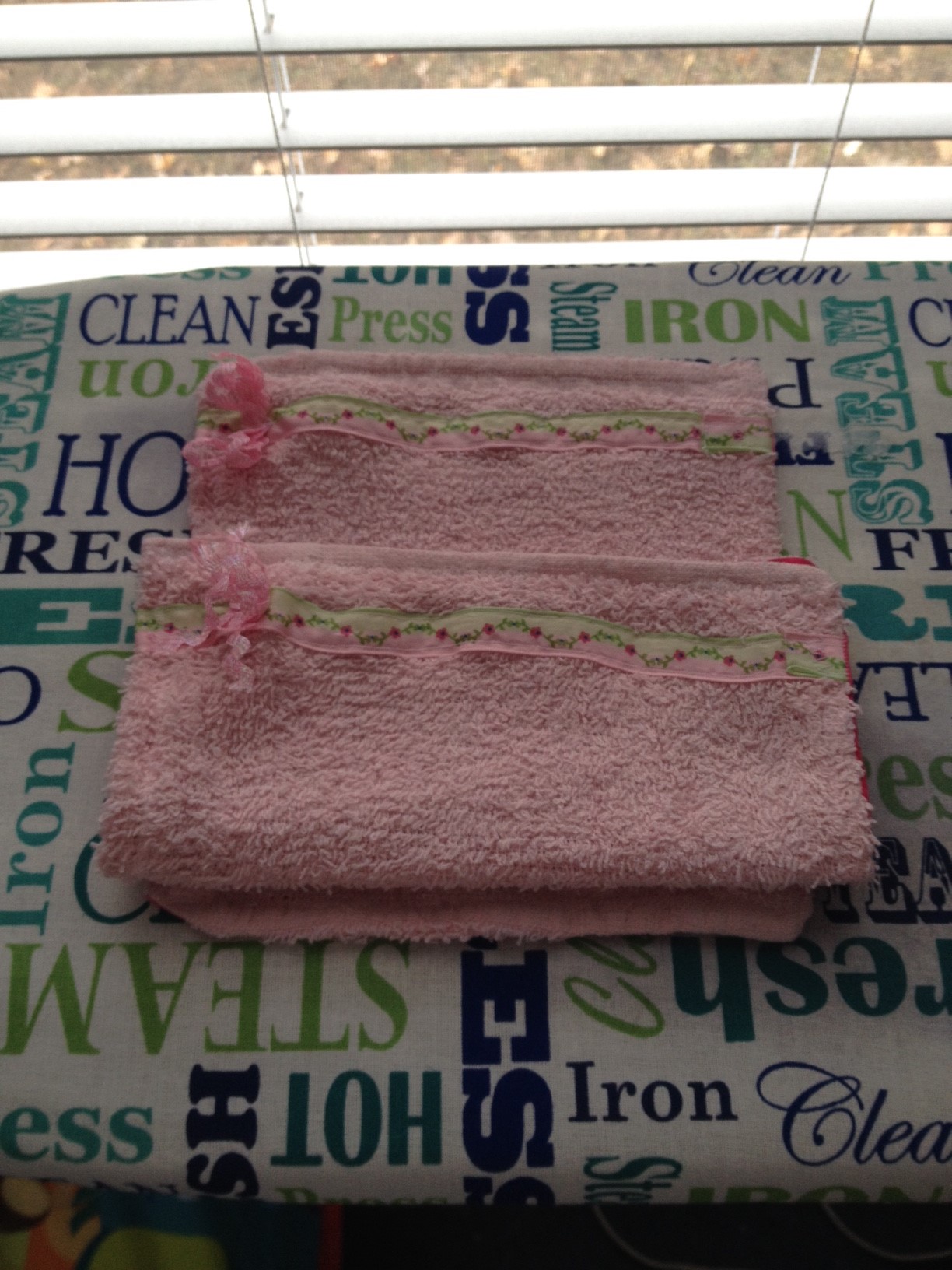 Pink and lace wash cloths - set of 2