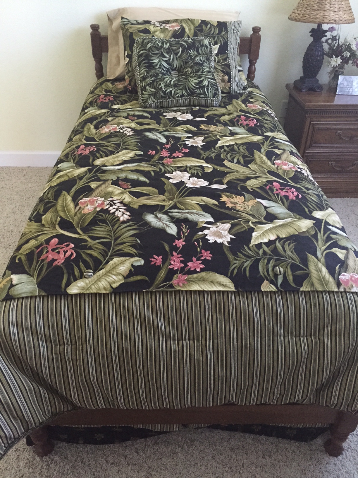Twin bed comforter