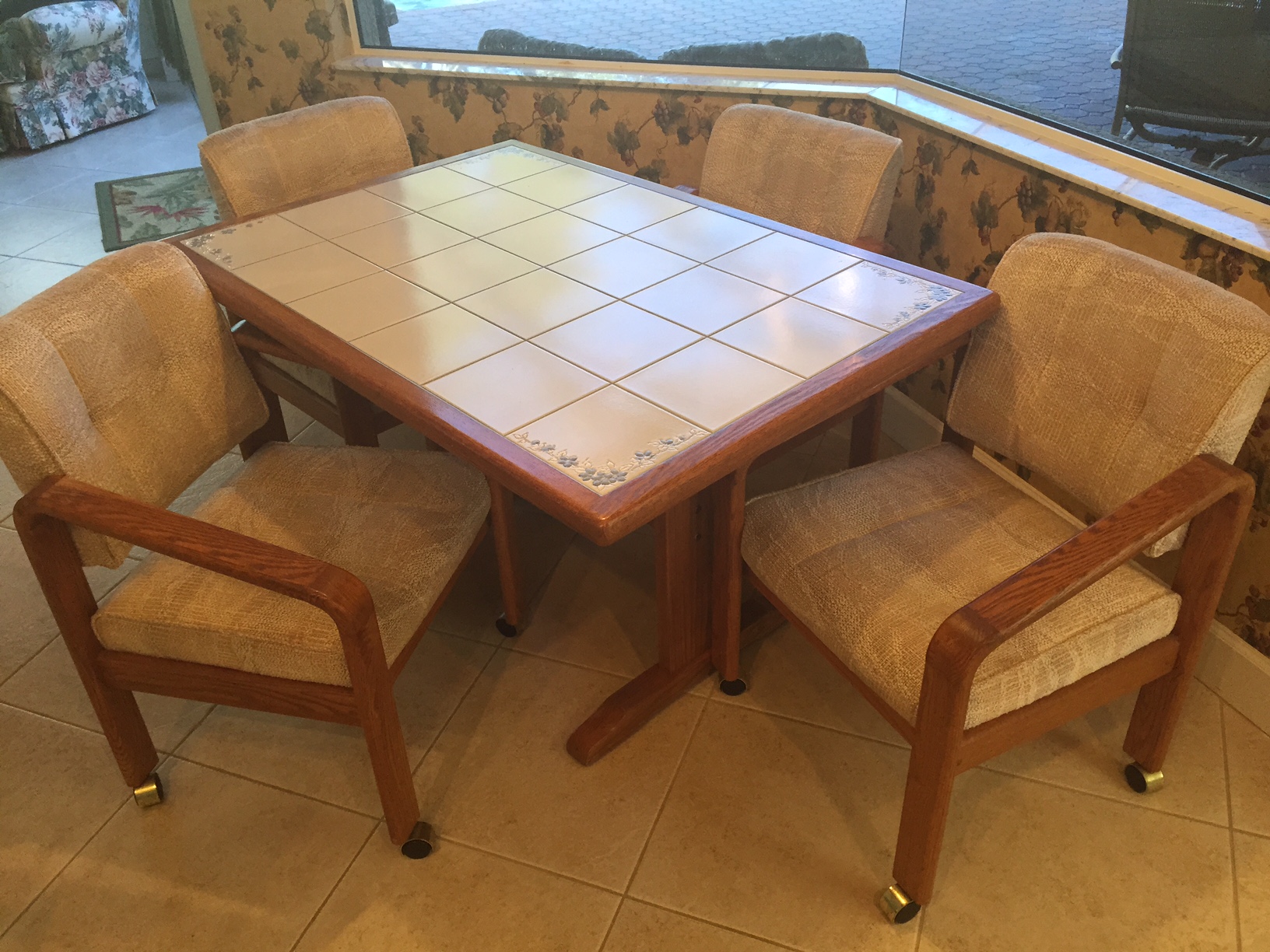 Dinette table & chairs