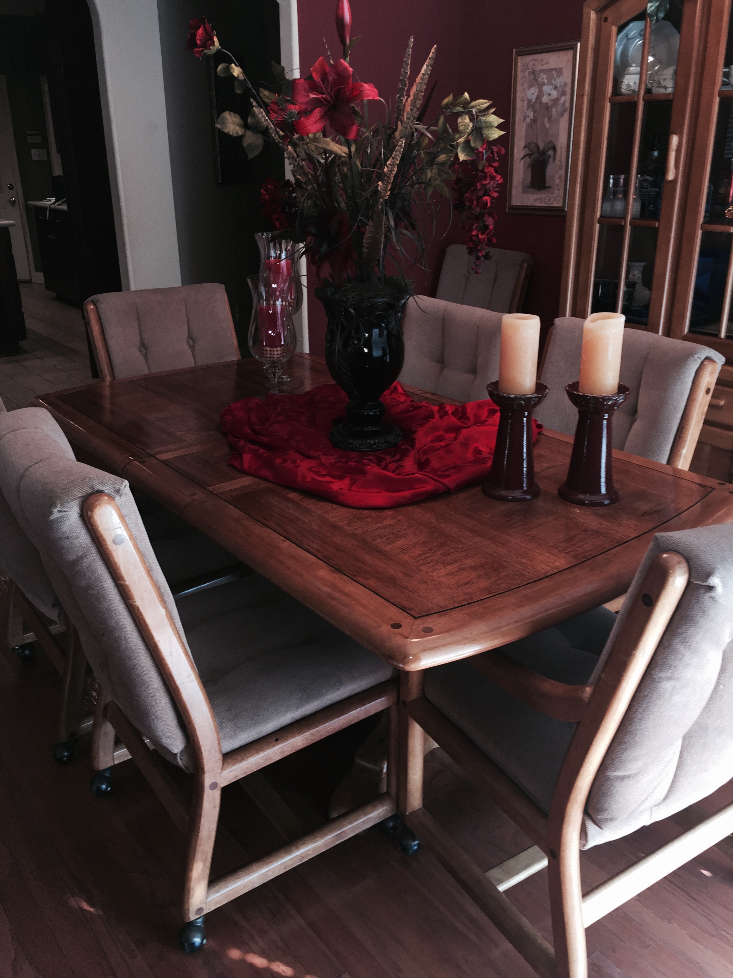Dining Room Table &Chairs With Matching Hutch