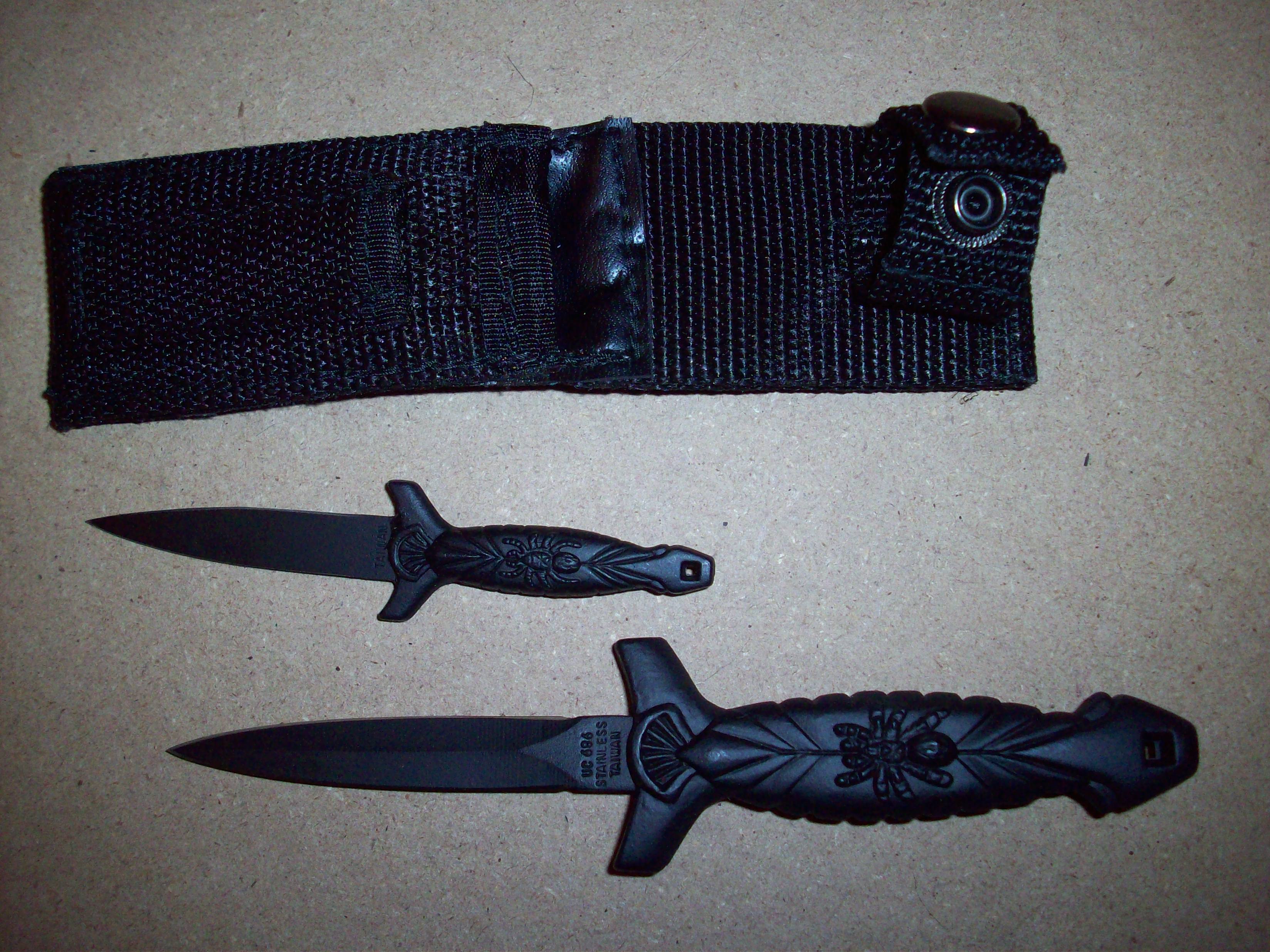 Spider double throwing knife set
