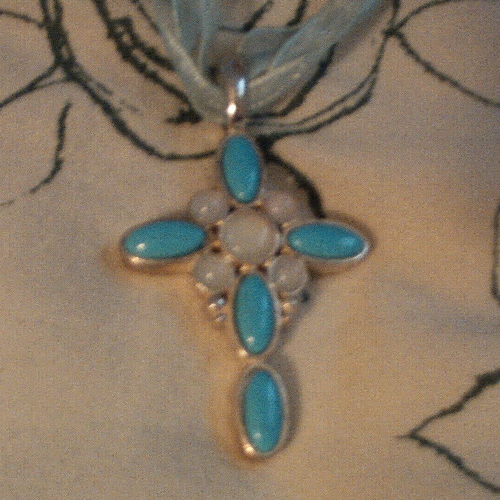 Blue toned silver plated pendant/necklace on teal ribbon