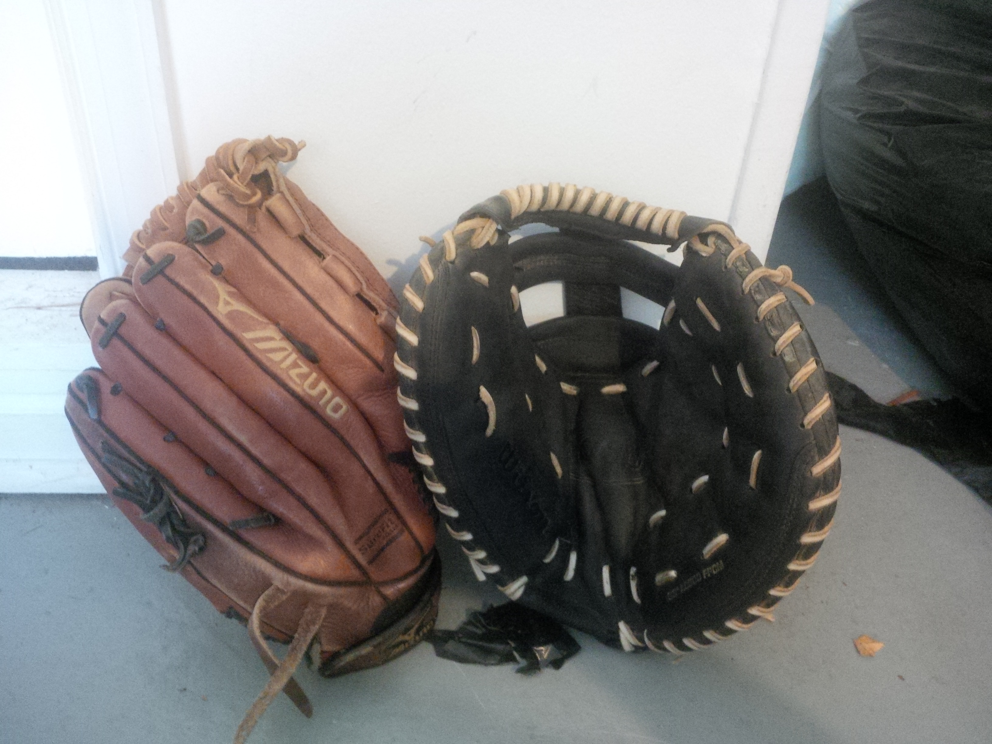 Mizuno Fielder\'s and Wilson catchers softball gloves