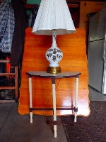 Small 3 leg table with lamp