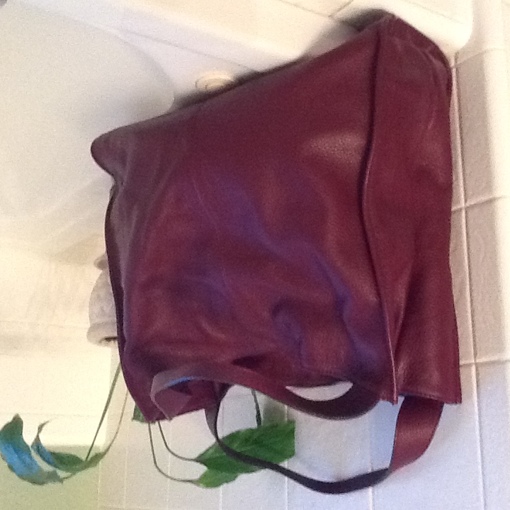 Gianni Chiarini large Burgandy Leather handbag 15\"H 6\"W