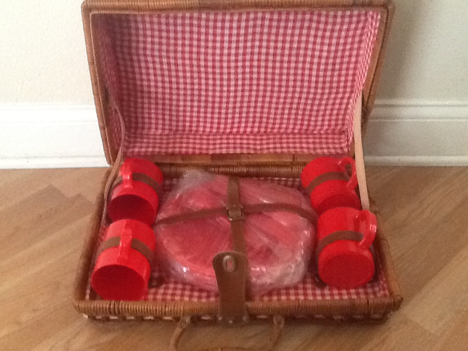Wicker Rattan Picnic basket for 4 Brand New. Never Used.