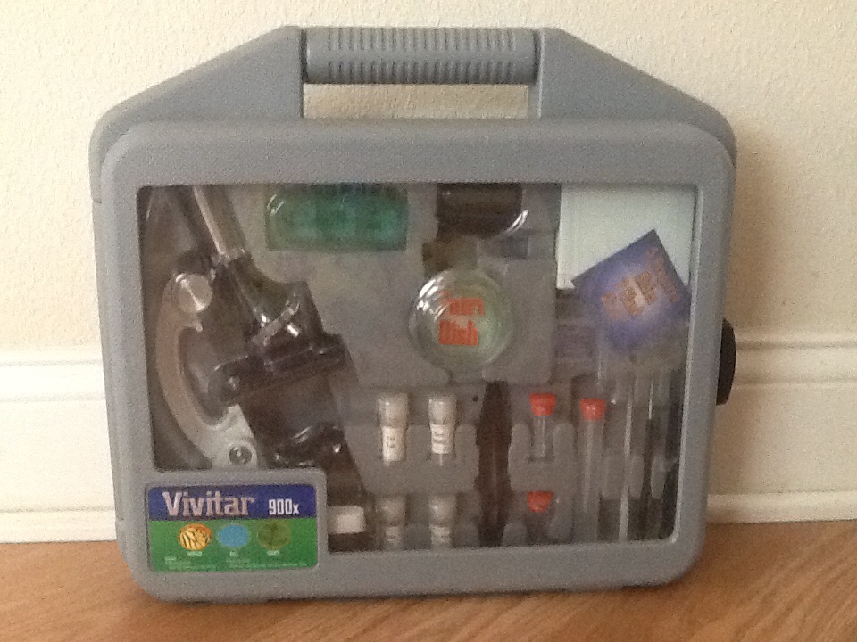 Vivitar\'s 900-power microscope with 28-piece kit