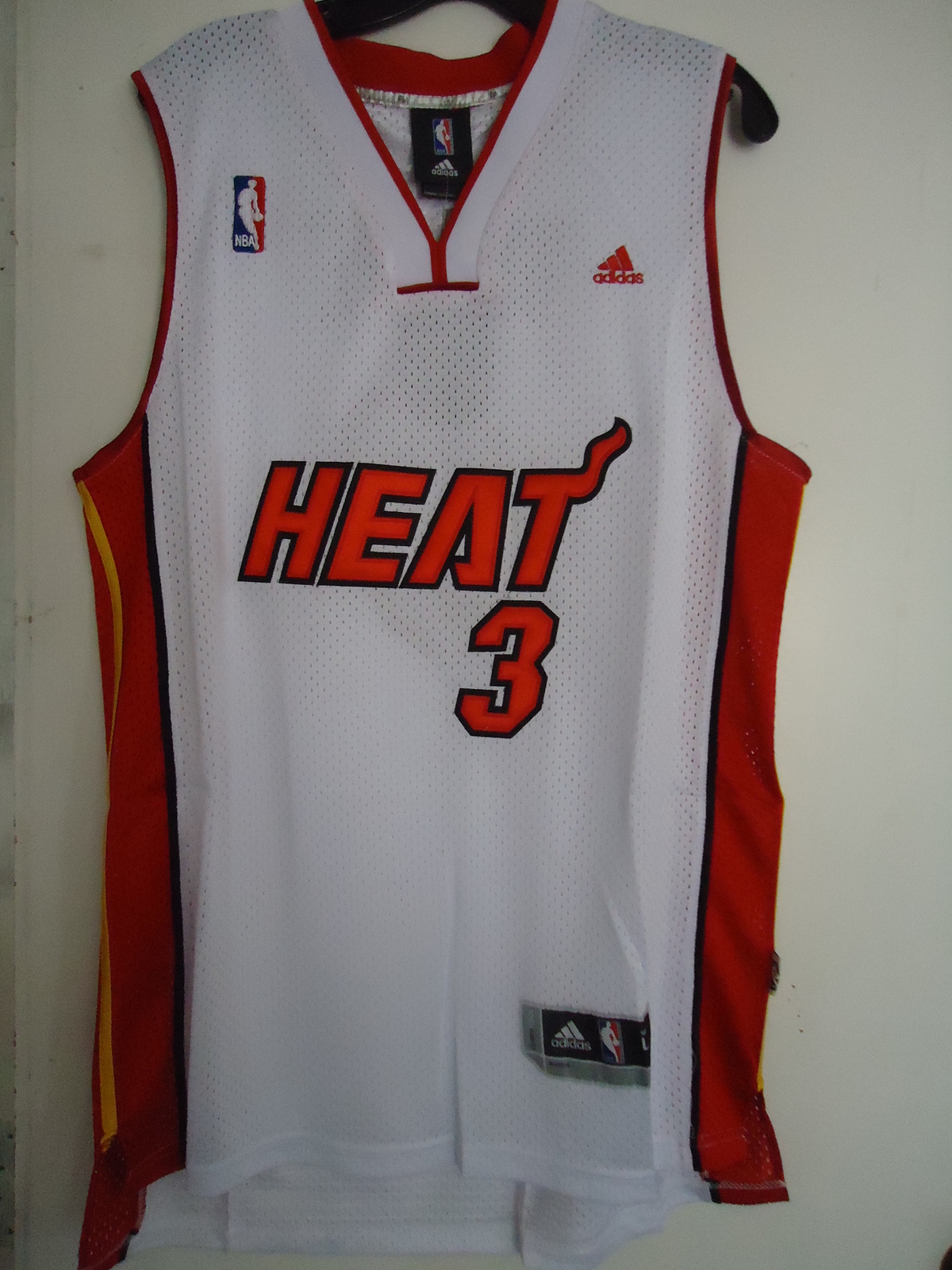 Throuback NBA Heat # 3 WADE  White Jersey Size L